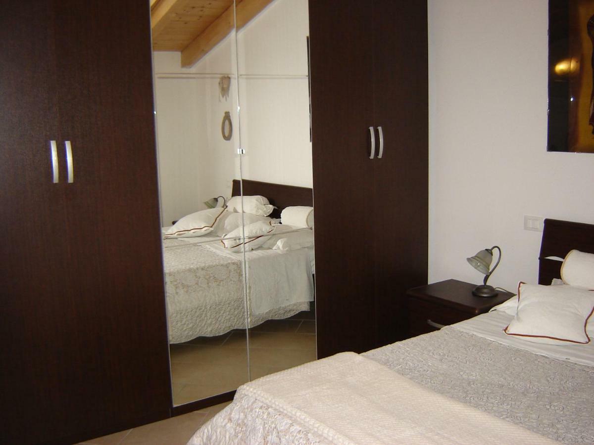 A 7 Km Da Salo' Casa Del Sole Mansarda Apartman Gavardo Kültér fotó