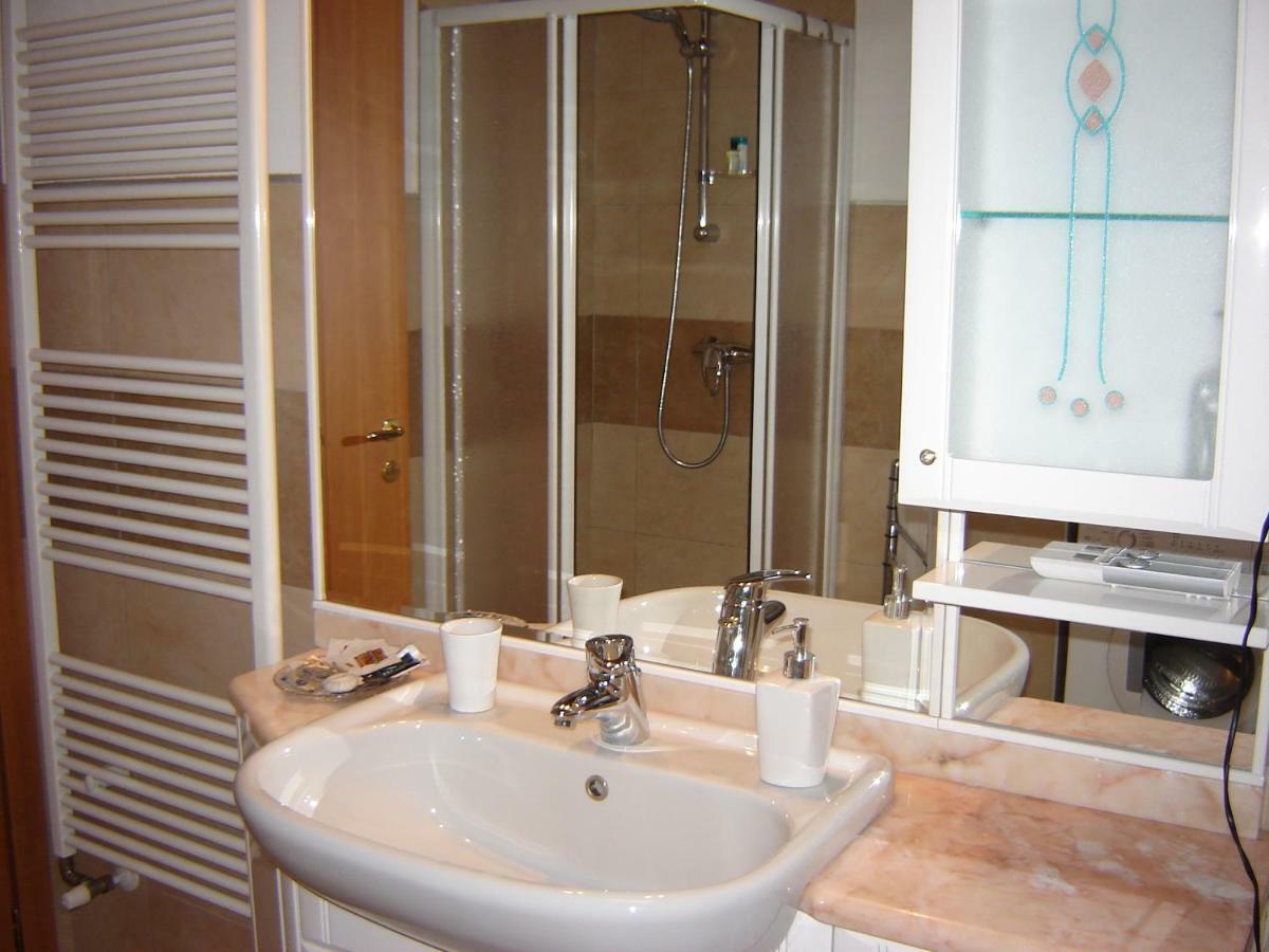 A 7 Km Da Salo' Casa Del Sole Mansarda Apartman Gavardo Kültér fotó