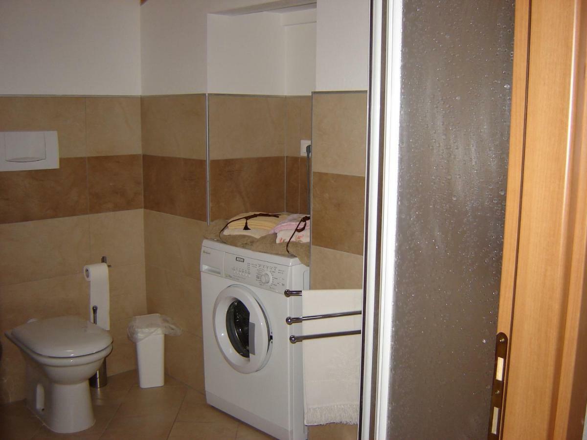 A 7 Km Da Salo' Casa Del Sole Mansarda Apartman Gavardo Kültér fotó
