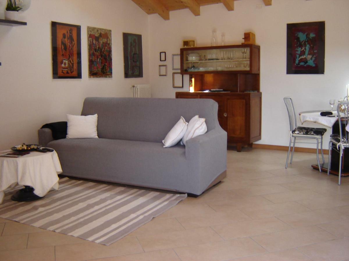 A 7 Km Da Salo' Casa Del Sole Mansarda Apartman Gavardo Kültér fotó